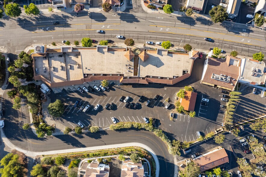 More Photos Of 756-868 E Thousand Oaks Blvd, Thousand Oaks Unknown For Lease