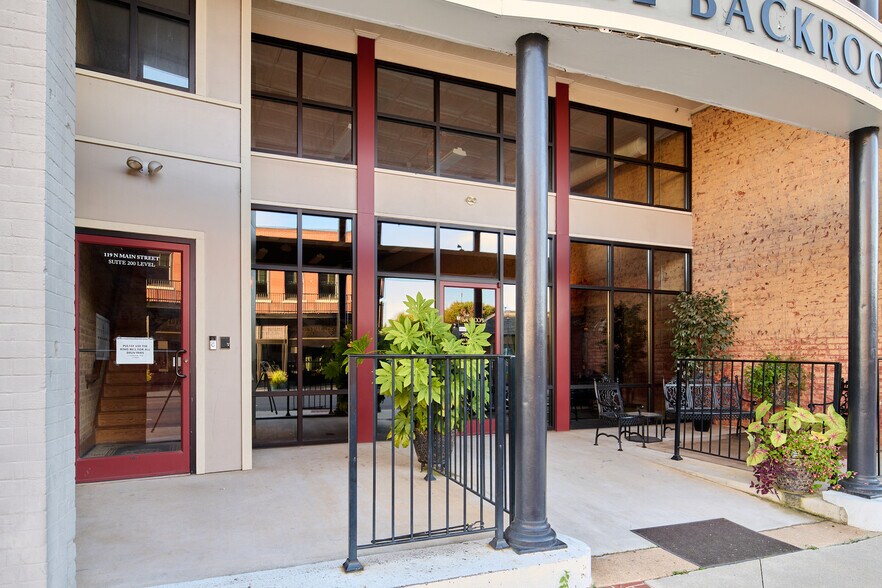 More Photos Of 119 N Main St, Mooresville Storefront Retail Office For Lease