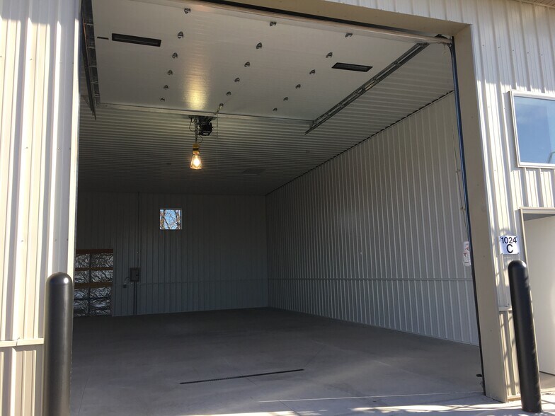 More Photos Of 1038 S Victory Dr, Mankato Industrial For Sale