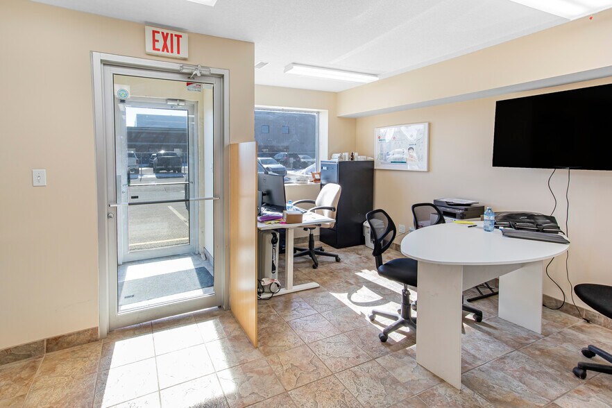 More Photos Of 5404-5420 36 St NW, Edmonton Service For Sale