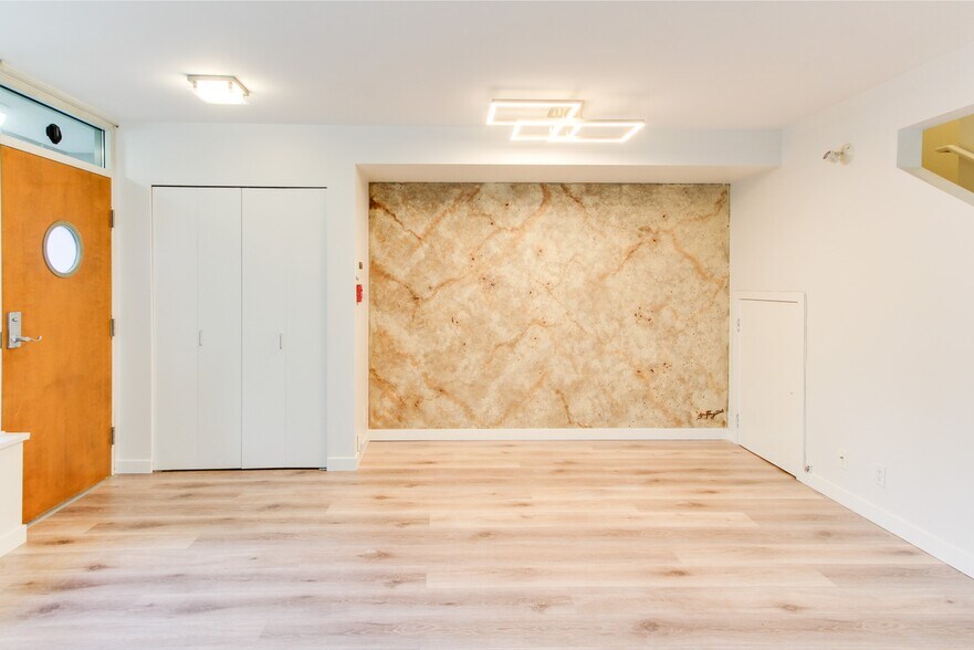 More Photos Of 1432 Hastings St W, Vancouver Office For Sale