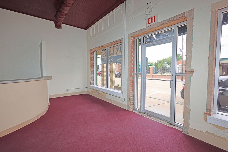 More Photos Of 303 E Main St, Humble Office For Lease