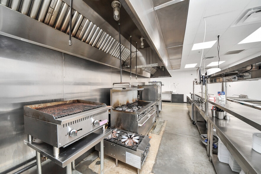 More Photos Of 30625 Kingsland Blvd, Brookshire Storefront For Sale