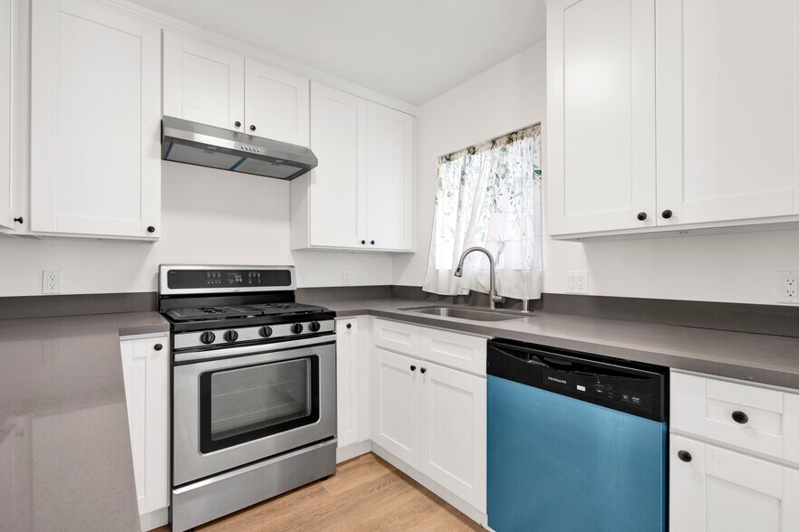 More Photos Of 1525 W 105th St, Los Angeles Apartments For Sale