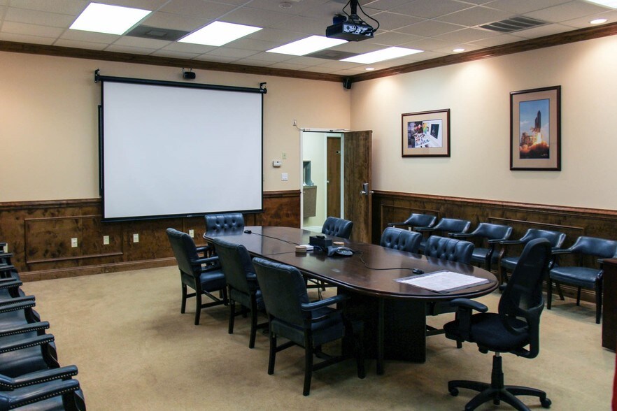 More Photos Of 11 Tupelo Ave SE, Fort Walton Beach Light Manufacturing For Sale