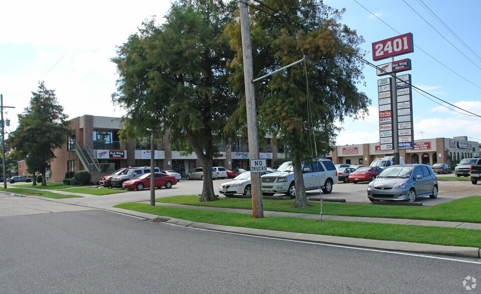 More Photos Of 2401 Veterans Memorial Blvd, Kenner Storefront Retail Office For Sale