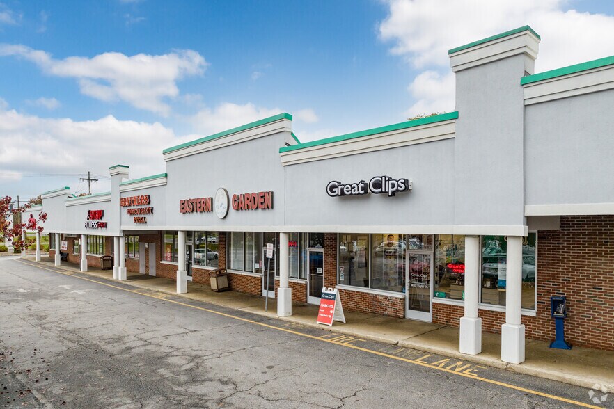 More Photos Of 455 State Rt 23, Wantage Supermarket For Lease
