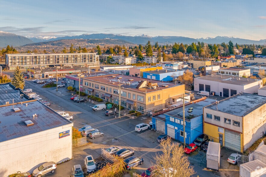 More Photos Of 7118-7132 Randolph Av, Burnaby Warehouse For Lease