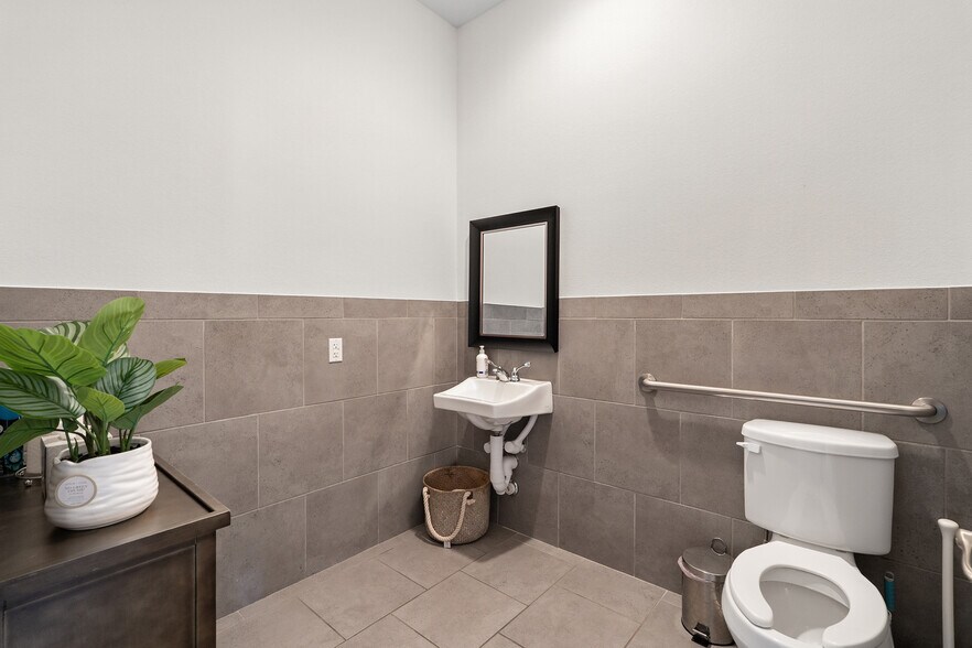 More Photos Of 1490 Rusk Rd, Round Rock Coworking Space