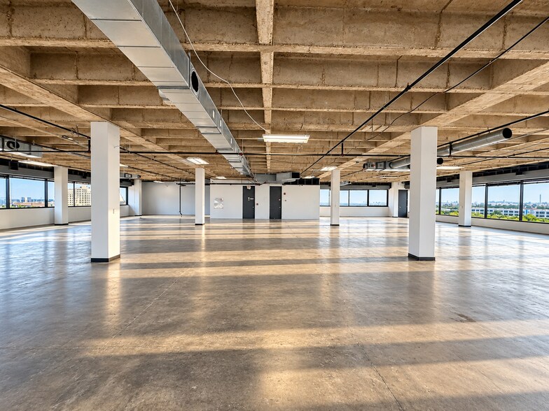 More Photos Of 425 Soledad St, San Antonio Loft Creative Space For Sale