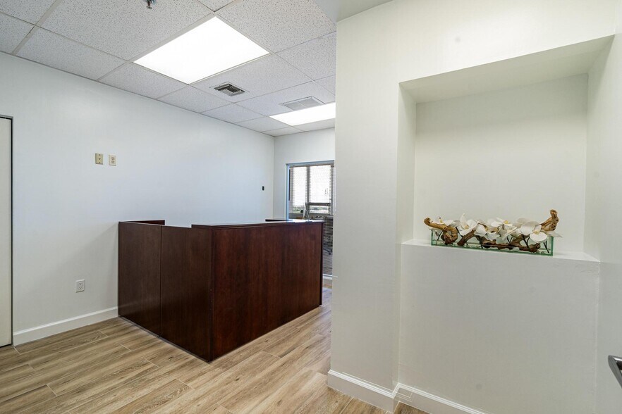 More Photos Of 2455 E Sunrise Blvd, Fort Lauderdale Loft Creative Space For Sale