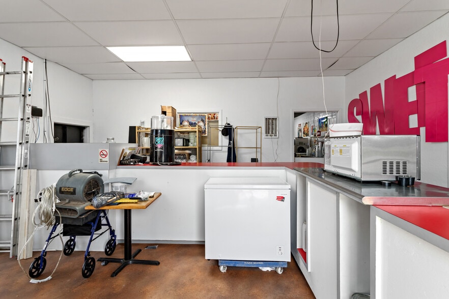 More Photos Of 201 E Bluff St, Woodville Restaurant For Sale