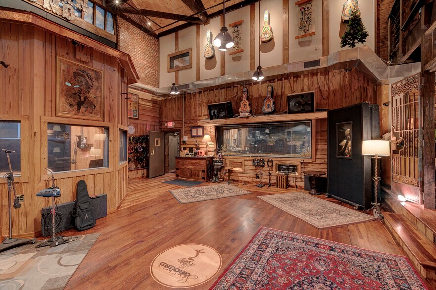 More Photos Of 114-116 17th Ave S, Nashville Office For Sale