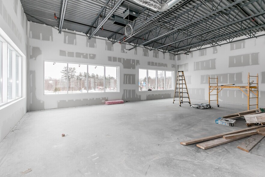 More Photos Of 670 Balm Beach Rd E, Midland Unknown For Lease