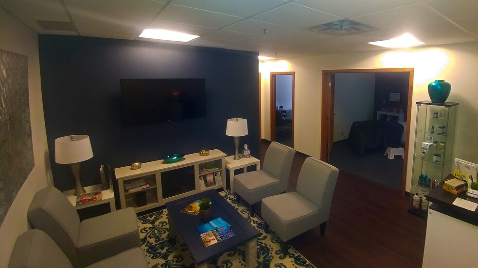 More Photos Of 1611 W County Road B, Roseville Medical For Lease