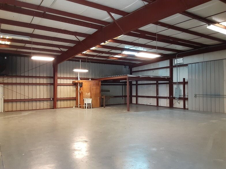 More Photos Of 2400 Smith St, Kissimmee Warehouse For Lease