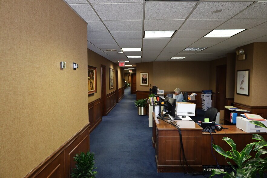 More Photos Of 1615 Forum Pl, West Palm Beach Office For Sale