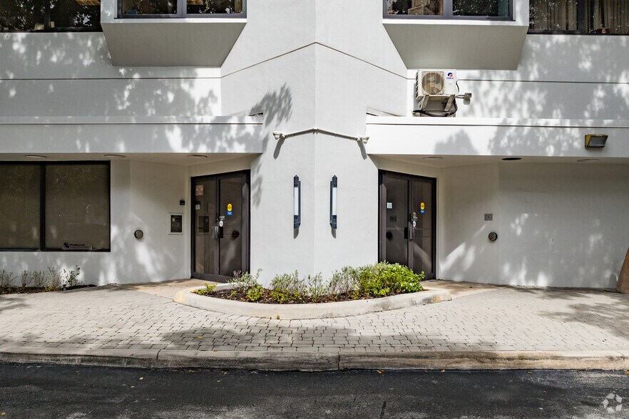 More Photos Of 2925 Aventura Blvd, Aventura Medical For Lease