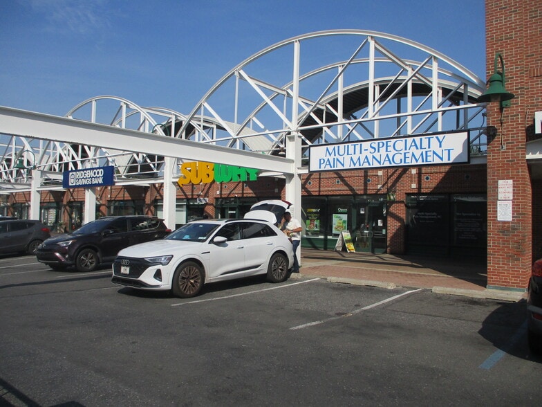 More Photos Of 43-02 Ditmars Blvd, Astoria Unknown For Lease