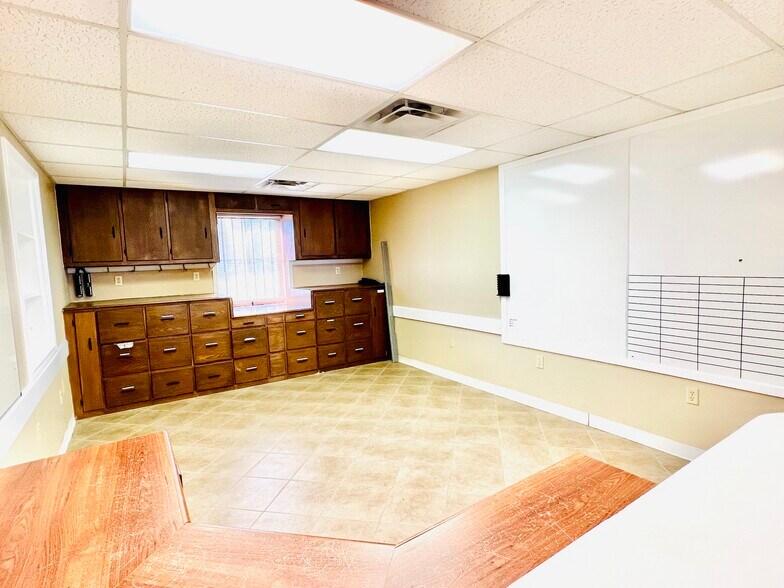 More Photos Of 4512 S Highway 35, Alvin Light Manufacturing For Lease