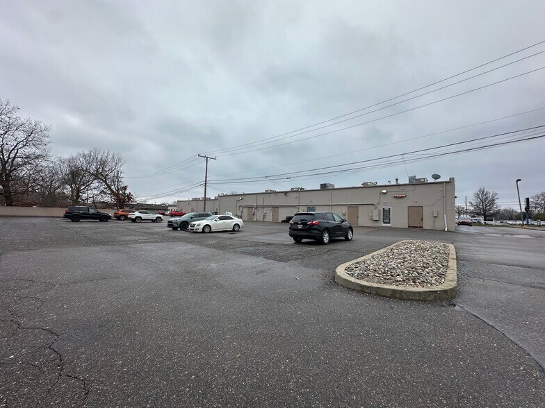 More Photos Of 5790-5832 Highland Rd, Waterford Storefront Retail Office For Lease