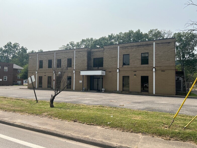 More Photos Of 4701 MacCorkle Ave SE, Charleston Medical For Sale