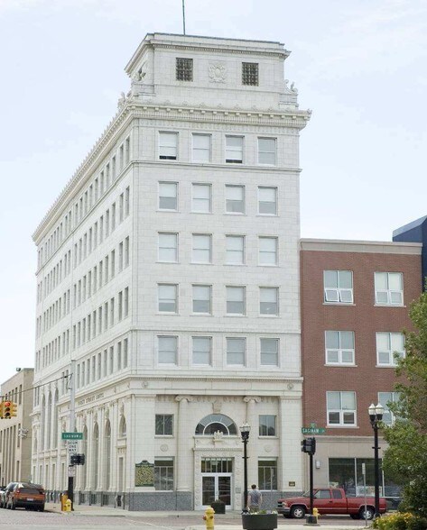 More Photos Of 460 S Saginaw St, Flint Apartments For Lease