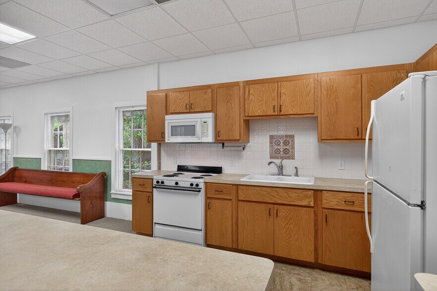 More Photos Of 410 N West St, Bertram Specialty For Sale