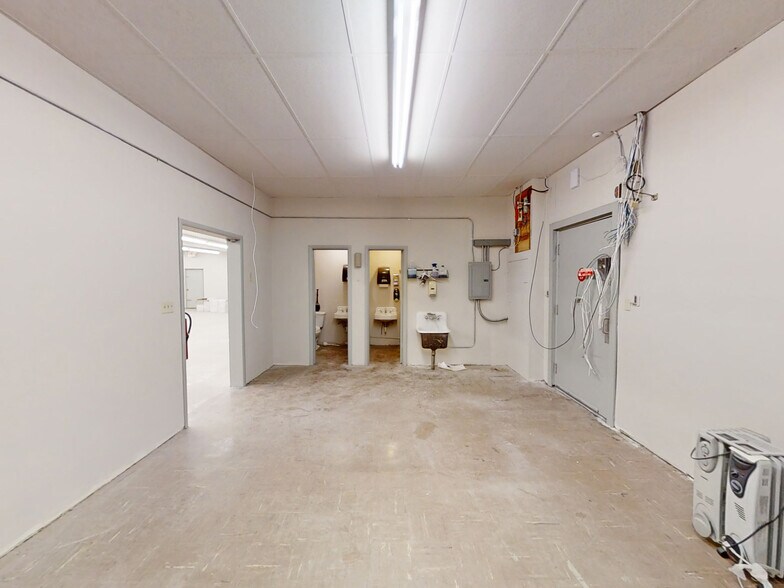 More Photos Of 3412-3418 W Lake Rd, Erie Freestanding For Sale