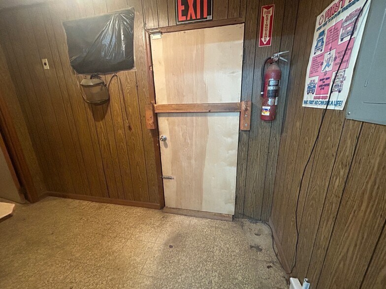 More Photos Of 4456 Rosemary St, Williston Office For Sale