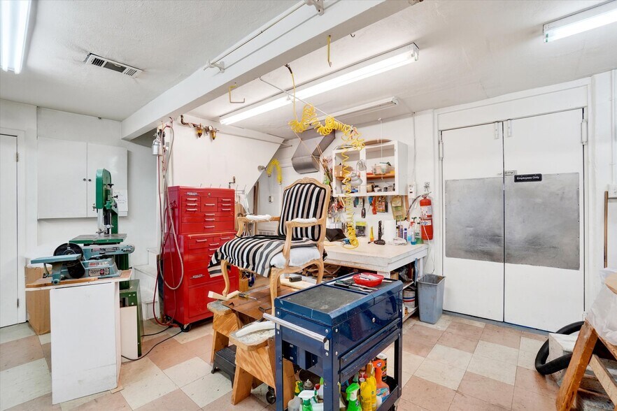 More Photos Of 2553 Roosevelt Ave, York Flex For Sale