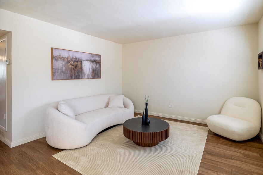 More Photos Of 93 Kings Way, Sierra Vista Apartments For Sale