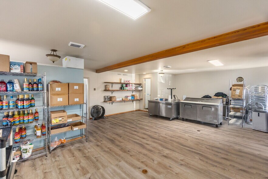 More Photos Of 2401 Westhaven Dr, Westport Flex For Sale