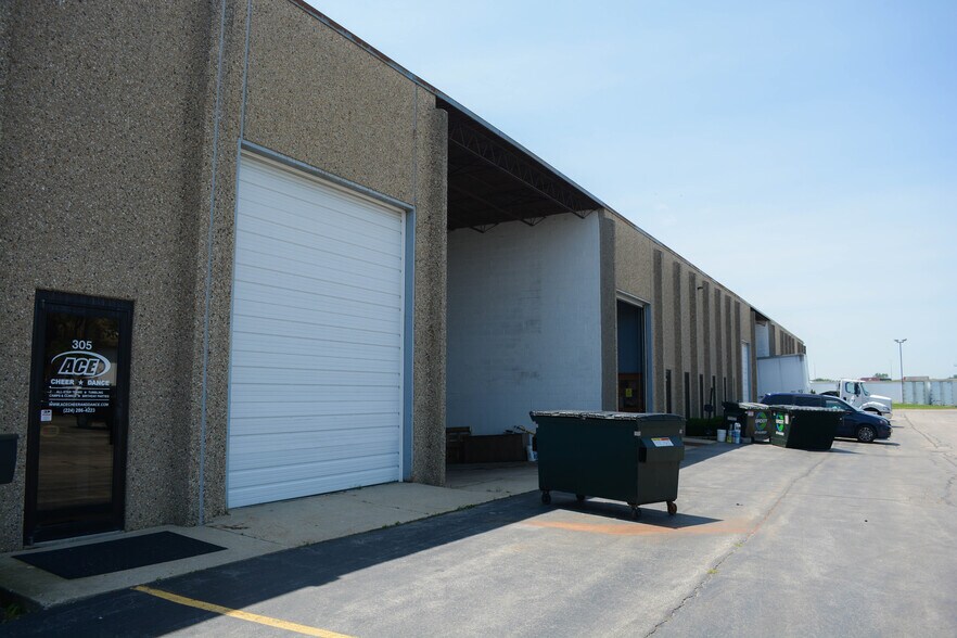 More Photos Of 28913 N Herky Dr, Lake Bluff Warehouse For Lease