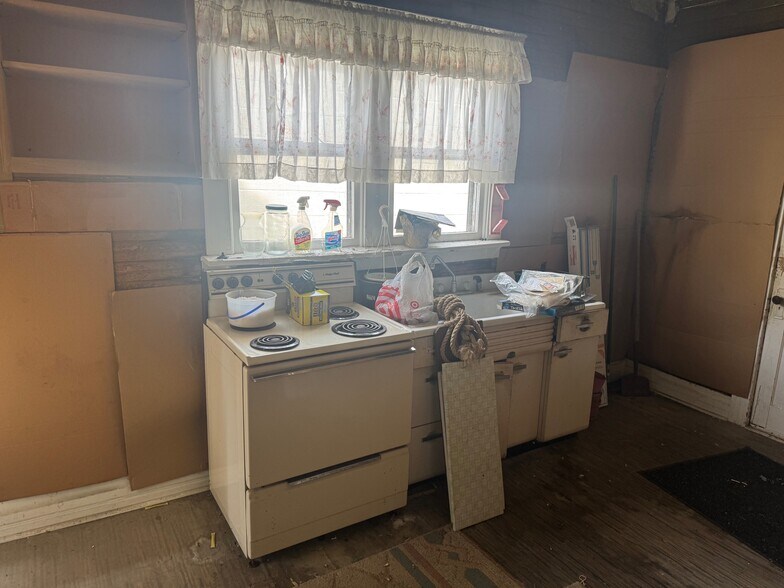 More Photos Of 223 N Main St, Dickson Flex For Sale