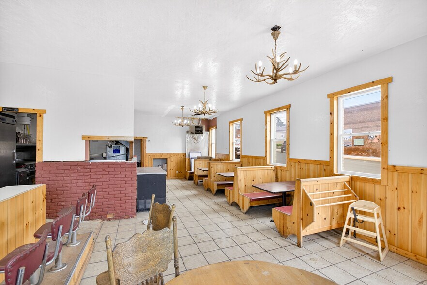 More Photos Of 100 Main St, Moro Specialty For Sale