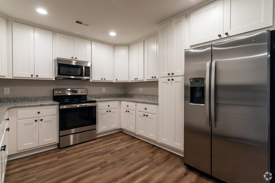 More Photos Of 18103 Mae Cir, Athens Apartments For Sale