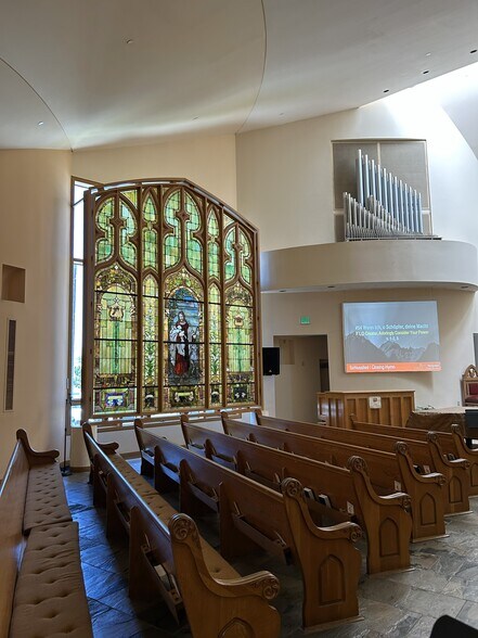 More Photos Of 556 W Glenoaks Blvd, Glendale Religious Facility For Lease