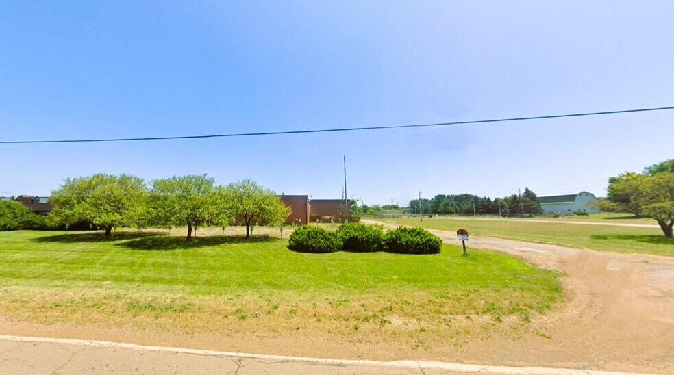 More Photos Of 651 Beck St, Jonesville Warehouse For Lease