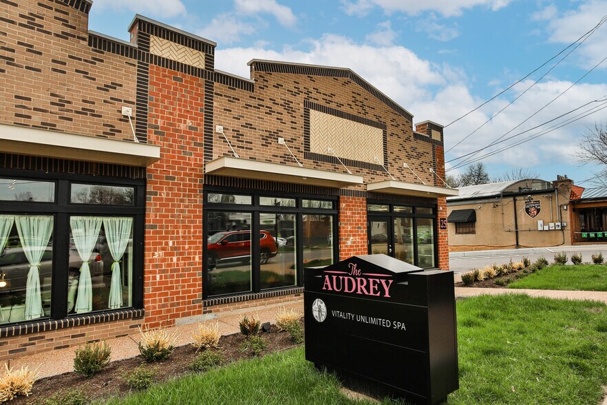 More Photos Of 25 W Moody Ave, Webster Groves Office For Lease