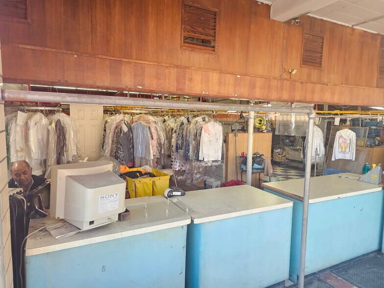 More Photos Of 8115 S Cottage Grove Ave, Chicago Flex For Sale