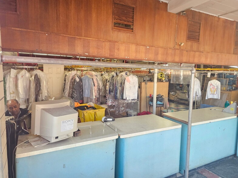 More Photos Of 8115 S Cottage Grove Ave, Chicago Flex For Sale