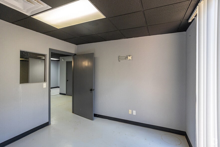 More Photos Of 7901 NE 10th St, Midwest City Office For Sale