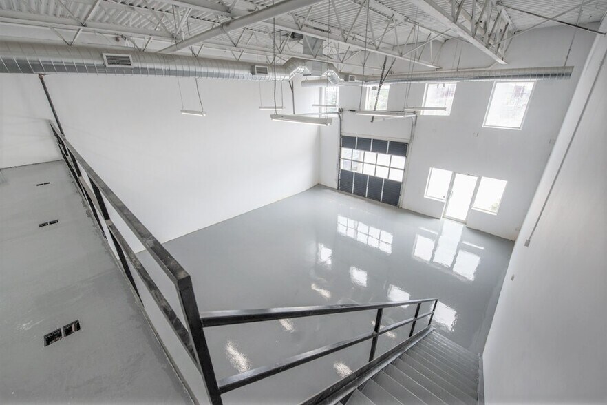 More Photos Of 6 Carlaw Ave, Toronto Showroom For Lease