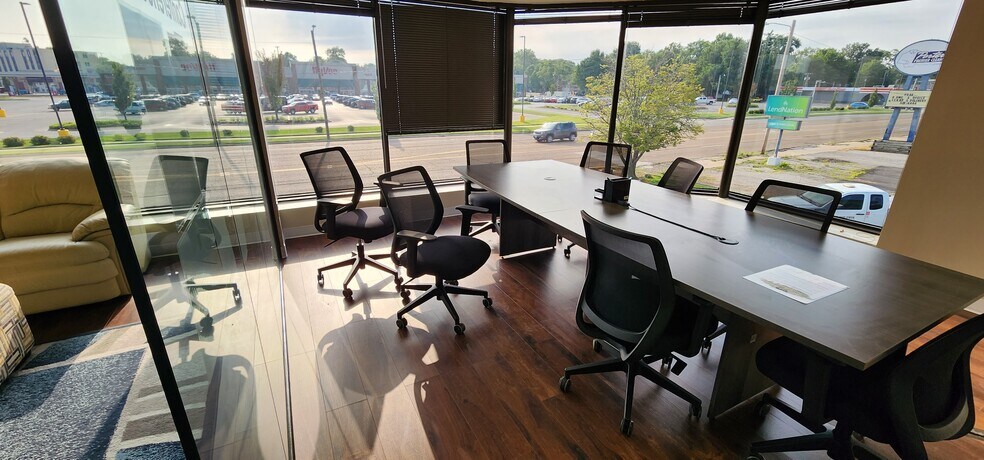 More Photos Of 2144 S Macarthur Blvd, Springfield Office For Lease