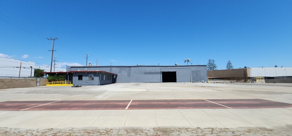 More Photos Of 16714 Schoenborn St, North Hills Land For Lease