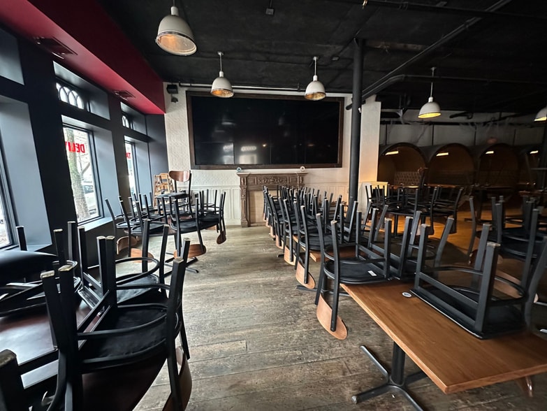 More Photos Of 616 Davis St, Evanston Storefront For Lease