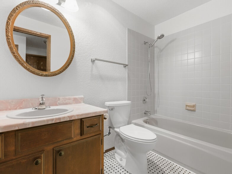 More Photos Of 2629 14th Ave W, Seattle Apartments For Sale