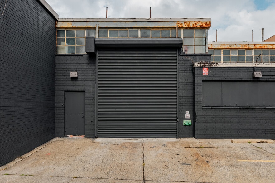 More Photos Of 555 Johnson Ave, Brooklyn Unknown For Lease