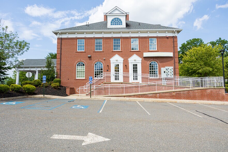 More Photos Of 178 Center St, Clinton Township Medical For Lease
